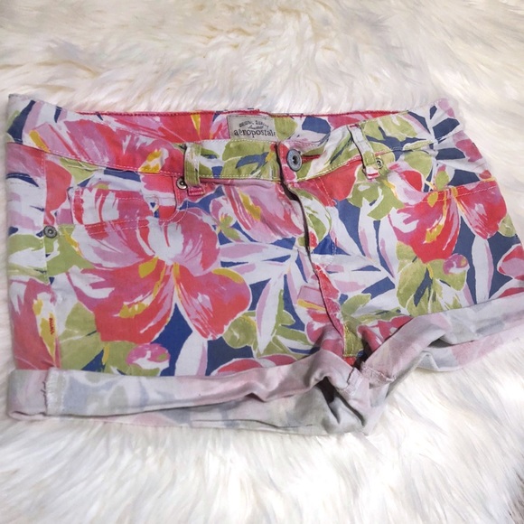 Floral Pattern Shorts - Picture 2 of 4